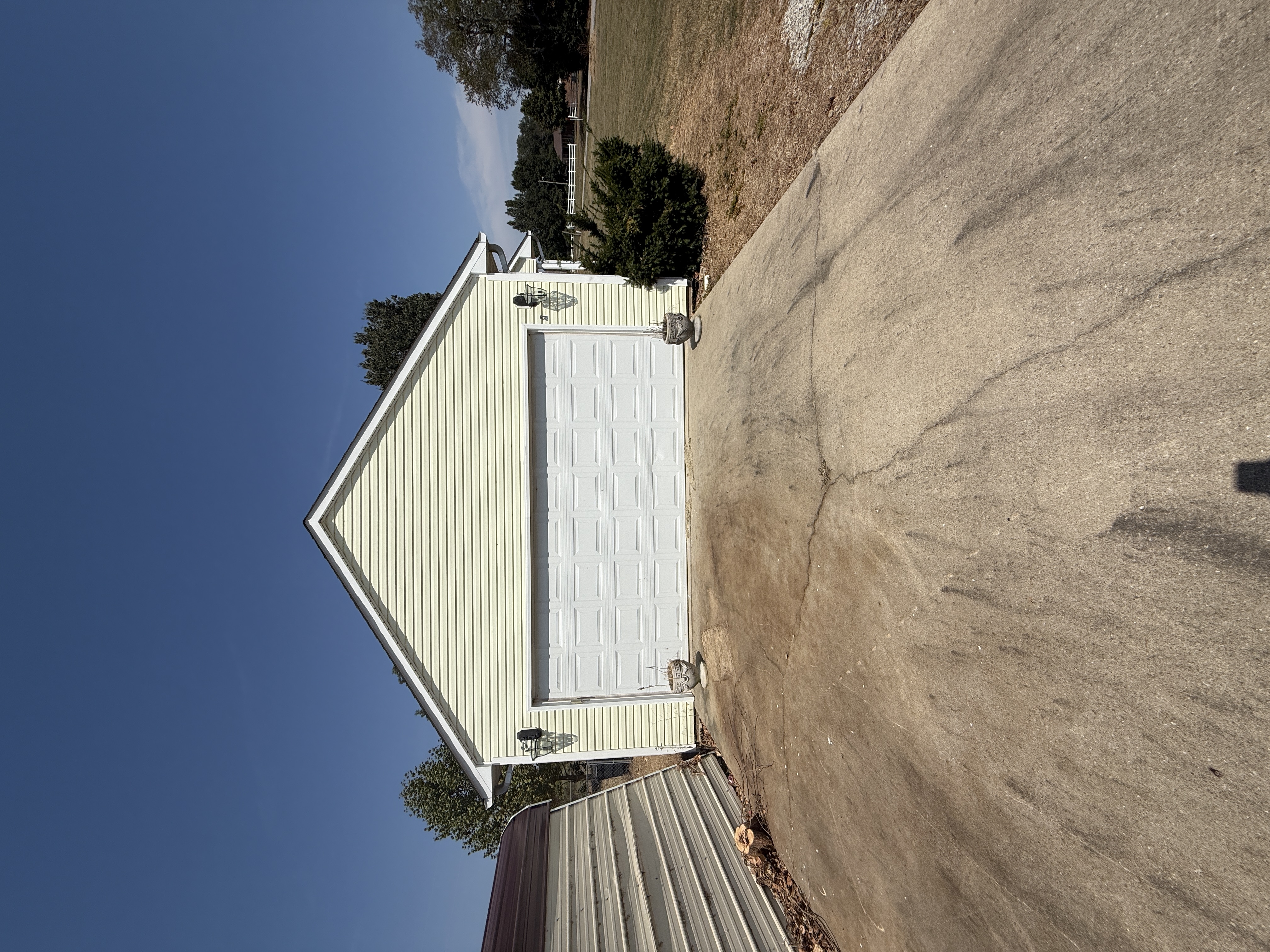 Real Estate & Personal Property Auction Image