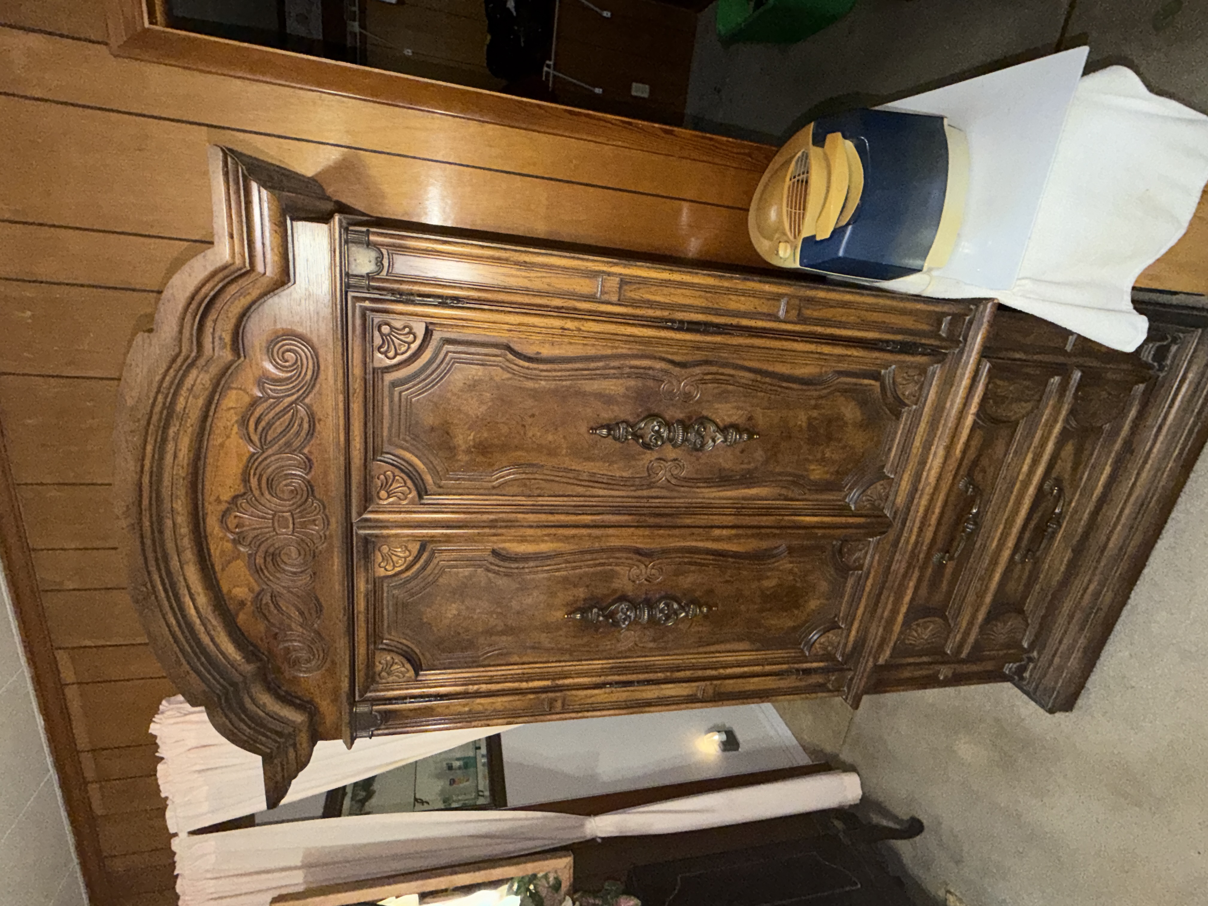 Estate Auction Image