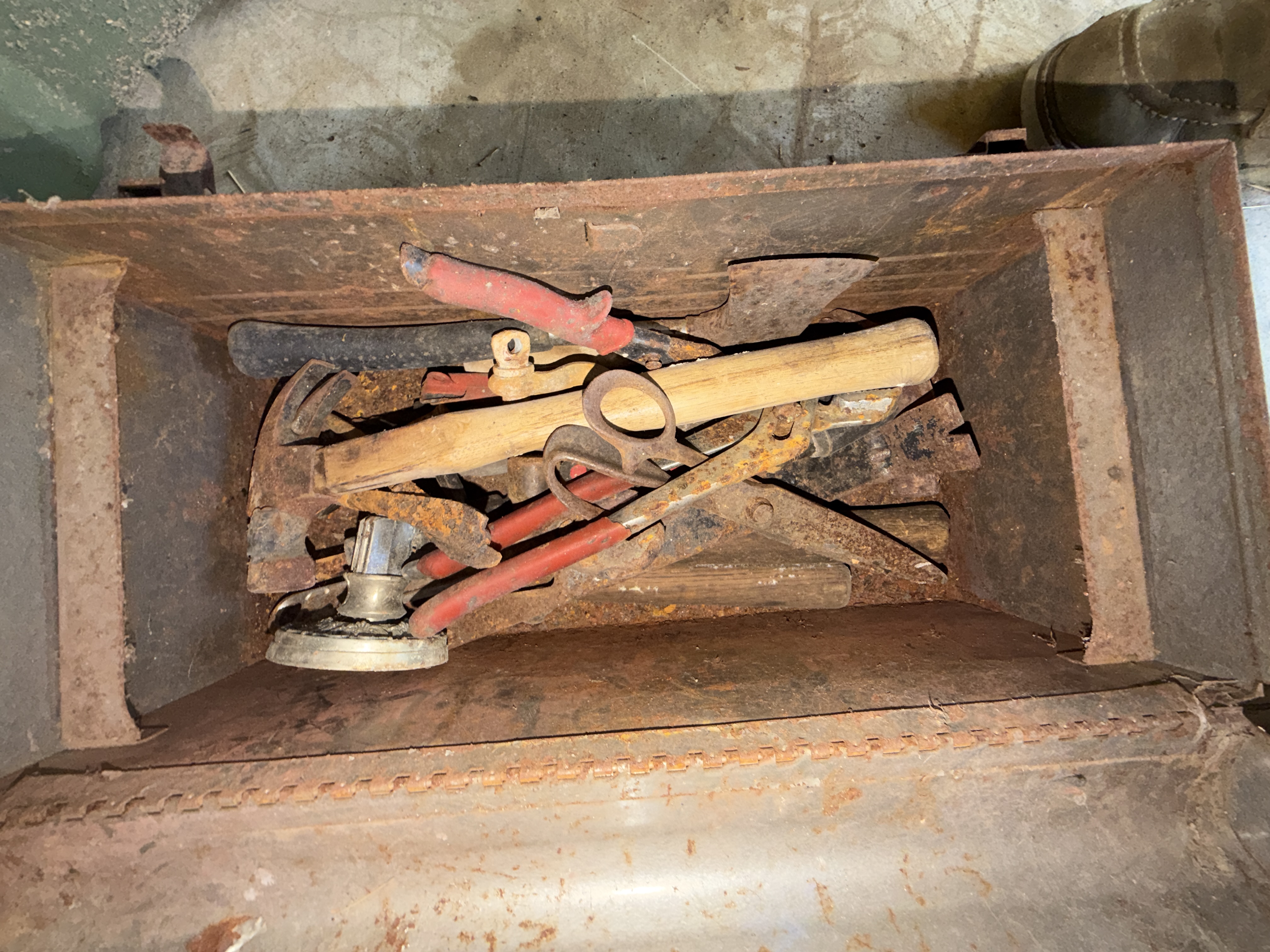 Estate Auction Image