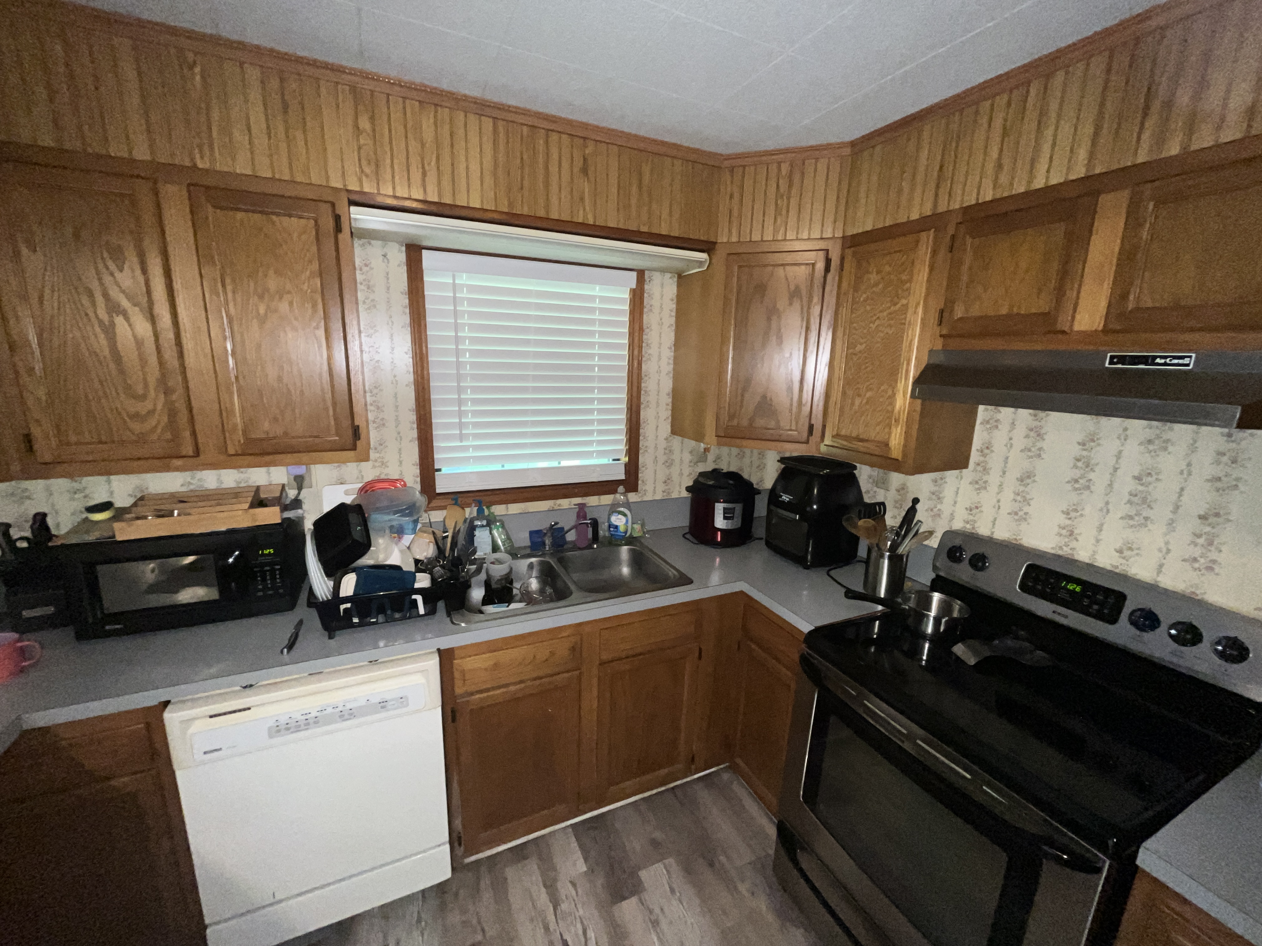 Real Estate & Personal Property Auction Image