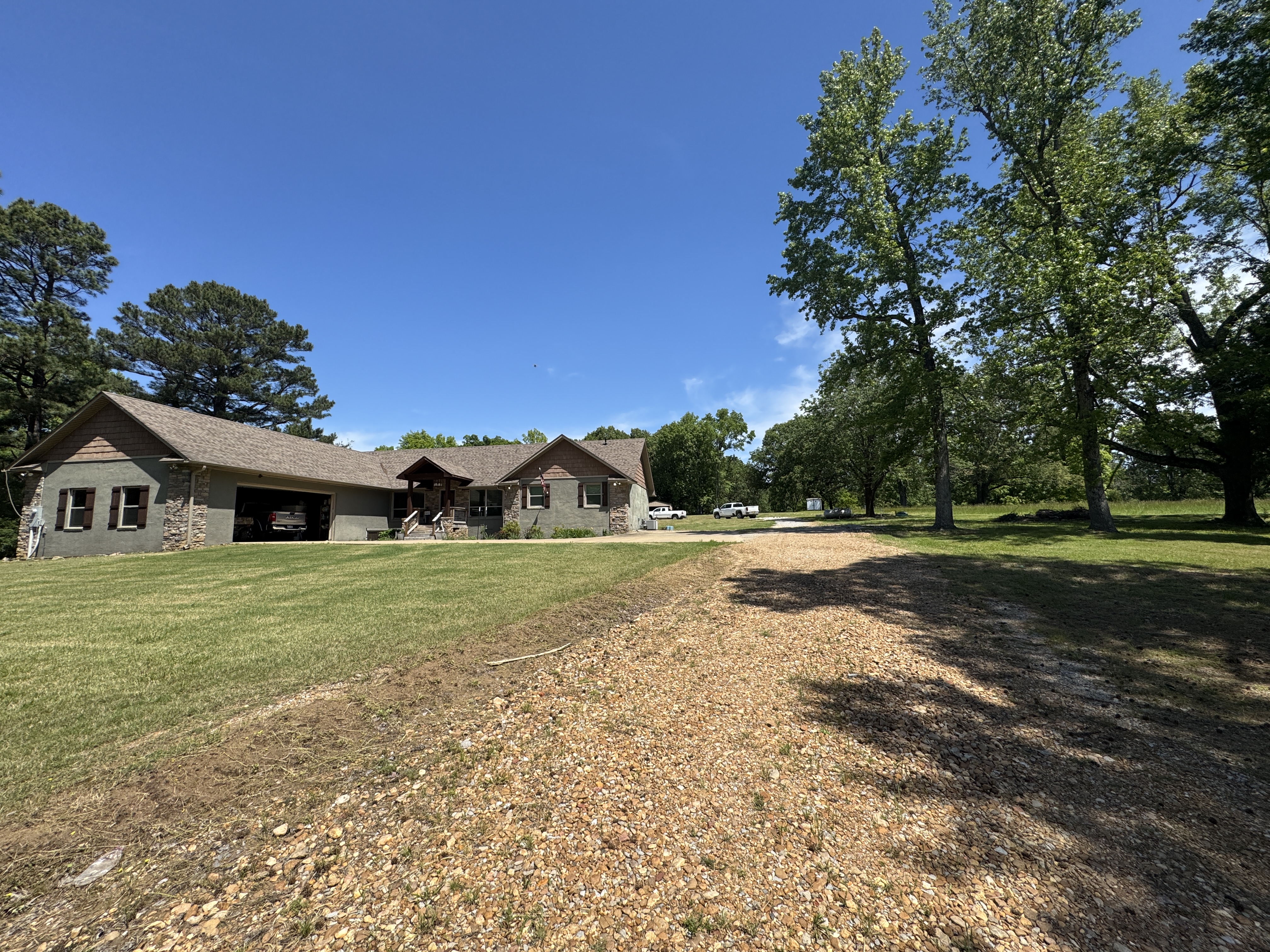 Real Estate & Personal Property Auction Image