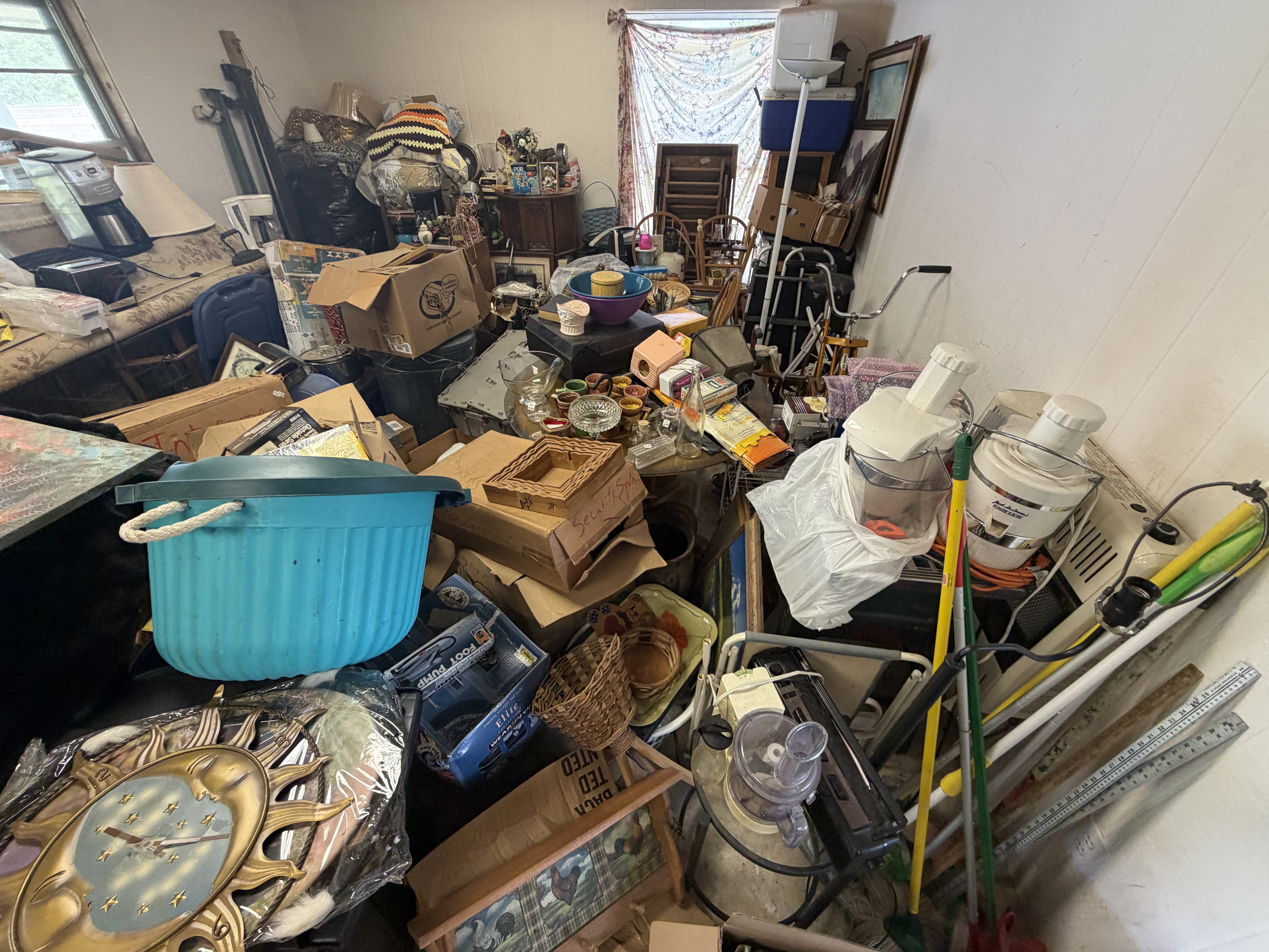 Estate Auction Image
