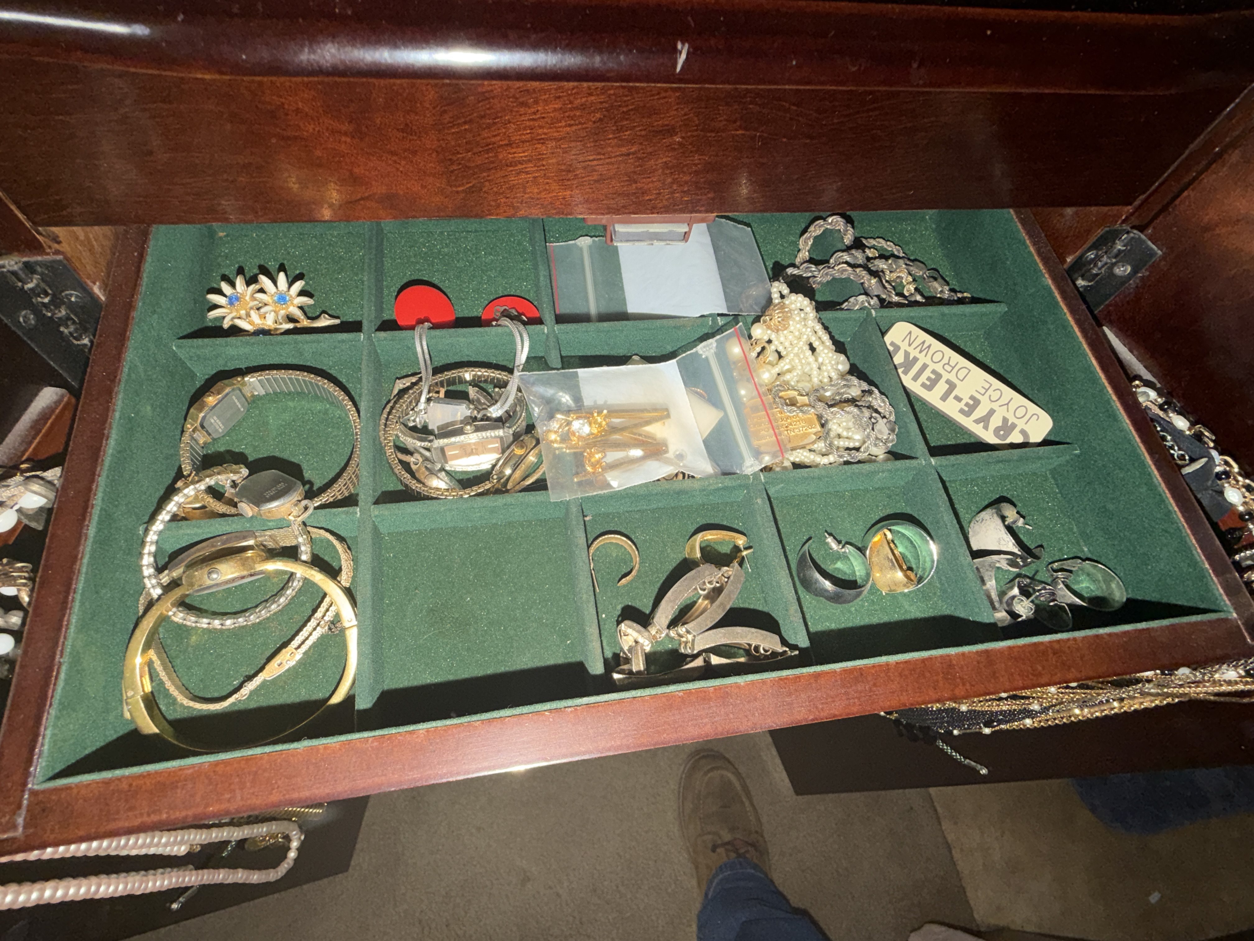 Estate Auction Image