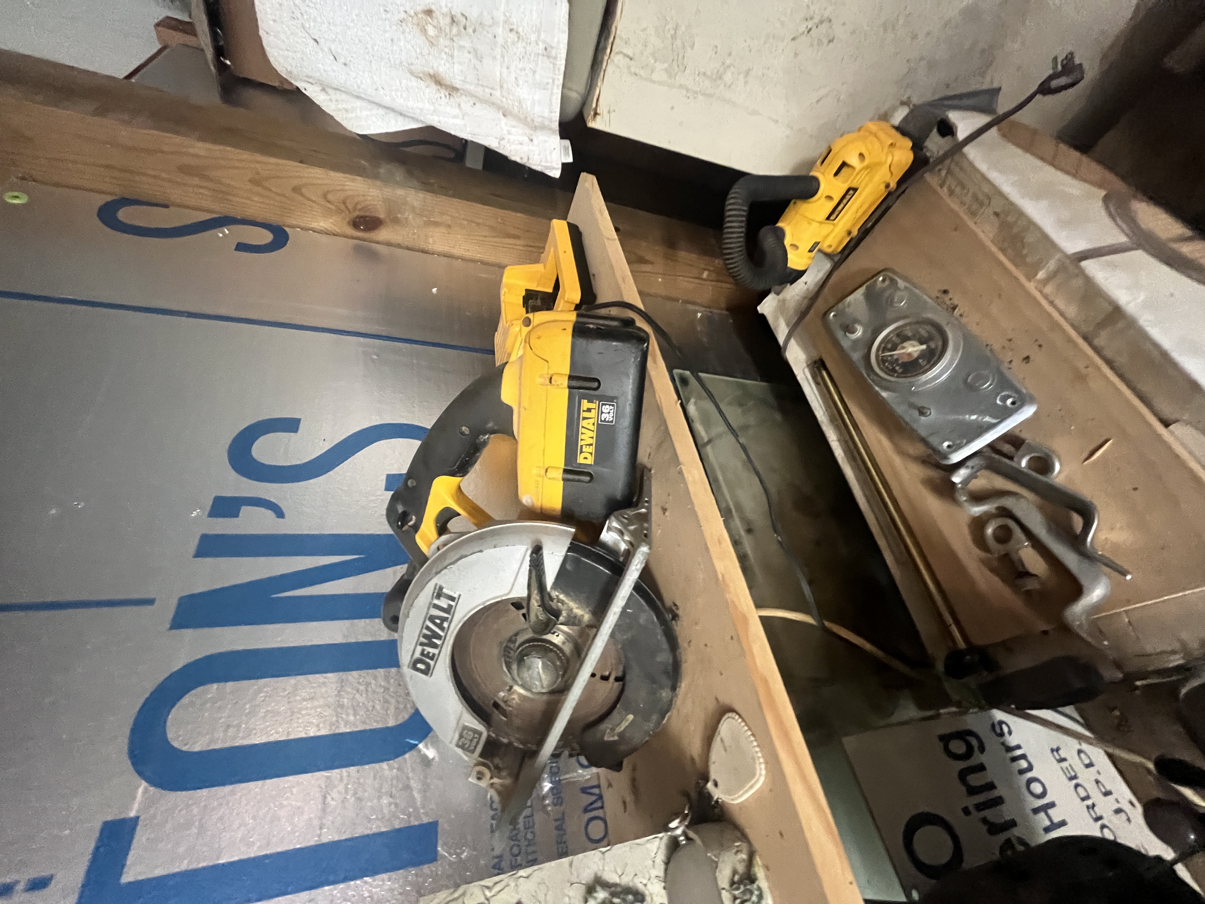 Moving Auction Image