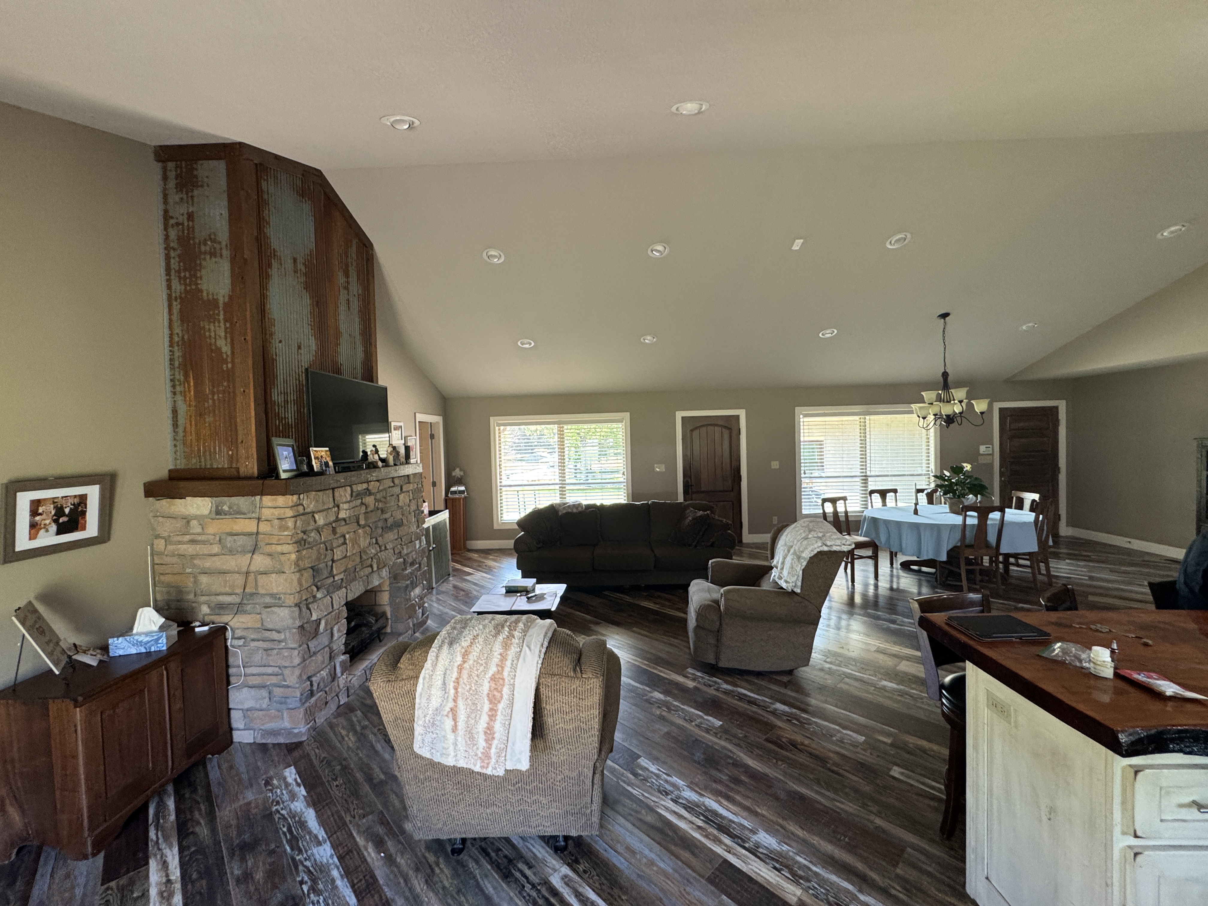 Real Estate & Personal Property Auction Image